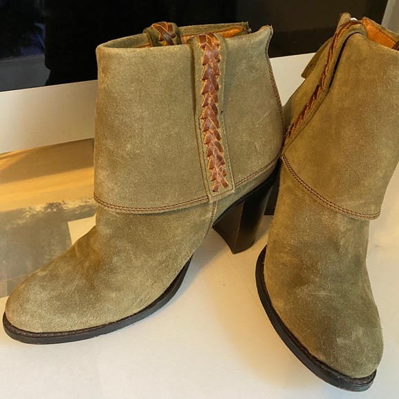 Ariat Two 24 Women's Suede Ankle Boot - Picture 2 of 12